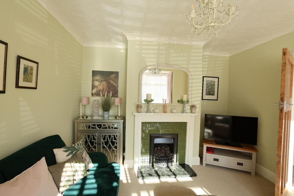 Living room, fireplace