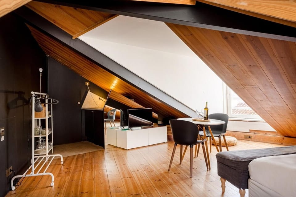 Historical Lisbon Sé Loft | Top Floor Lifestyle Apartment in Lisbon