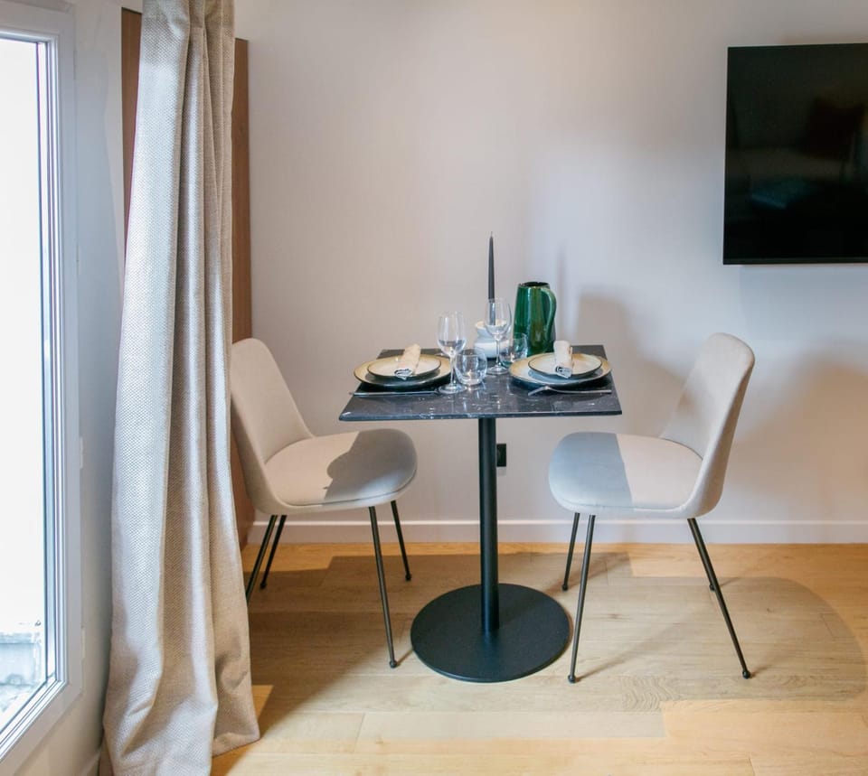 Chic studio in Pariss 8th arrondissement with balcony Apartment in Paris