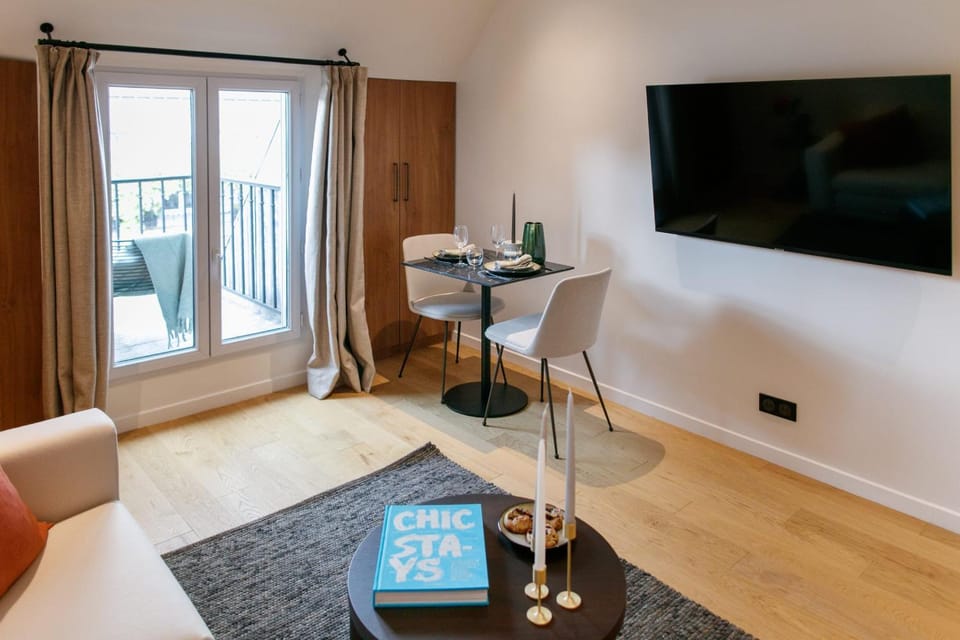 Chic studio in Pariss 8th arrondissement with balcony Apartment in Paris