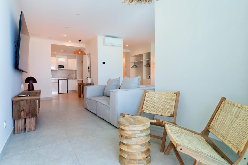 Kitchen or kitchenette, Living room