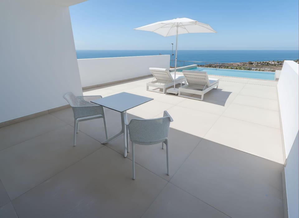 Balcony/Terrace, Swimming pool