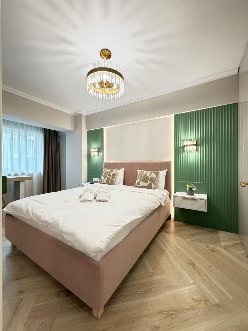 Bed, Photo of the whole room, Bedroom, towels