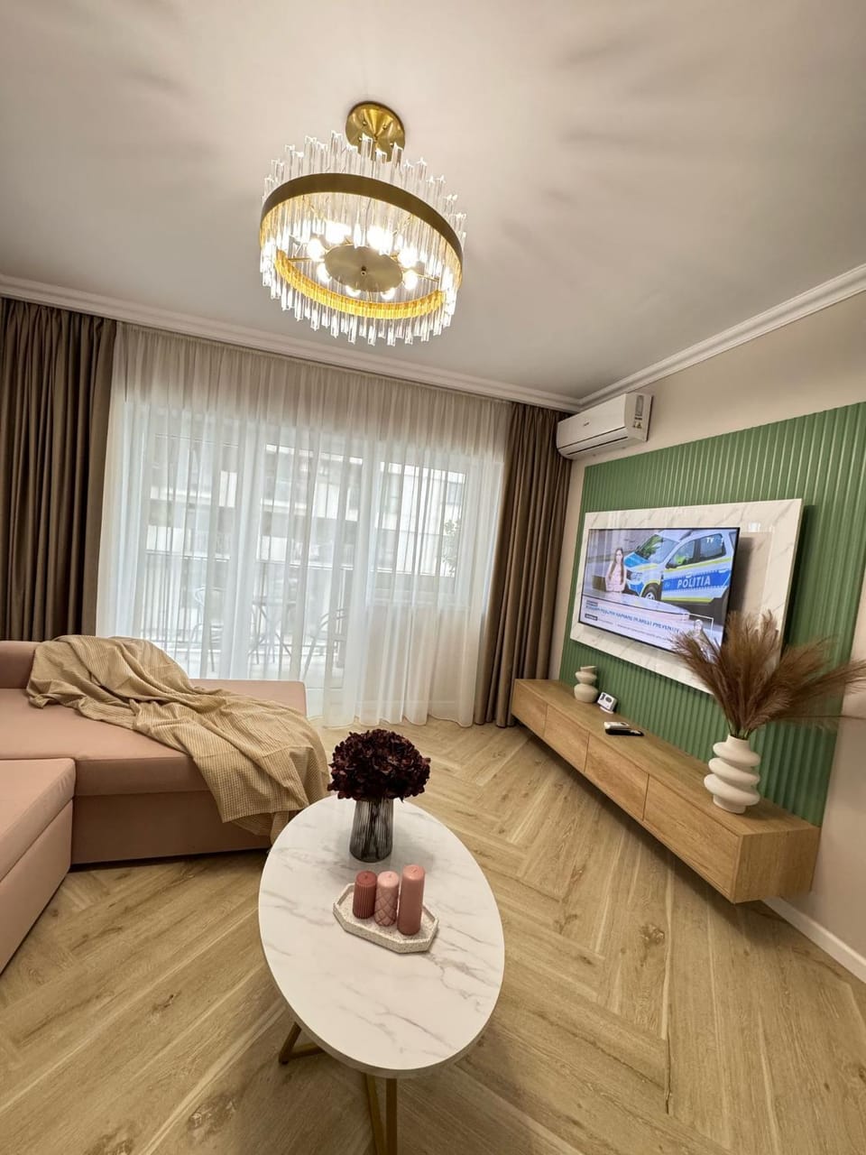 TV and multimedia, Living room, Seating area, air conditioner