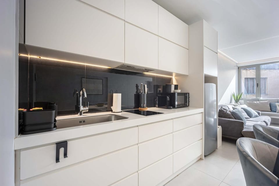 Coffee/tea facilities, Kitchen or kitchenette, Seating area