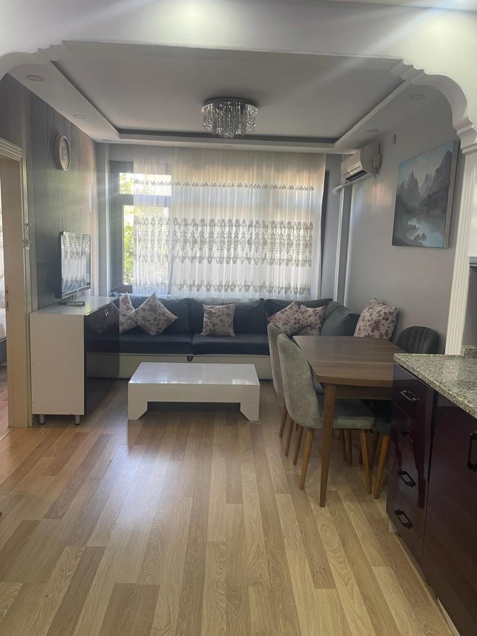 TV and multimedia, Living room, Seating area, Dining area