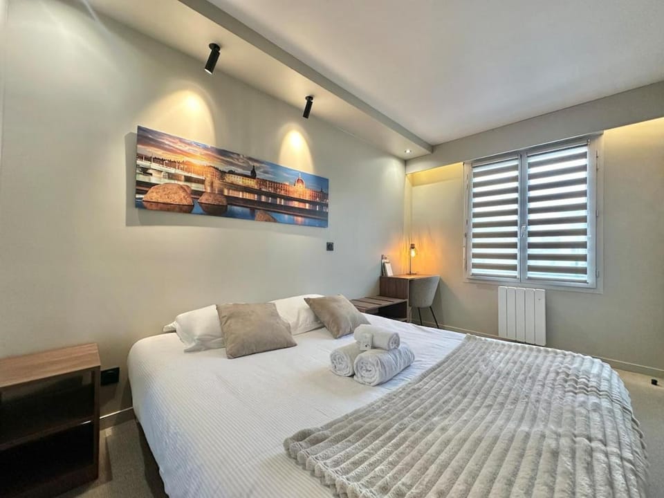 Bed, Bedroom