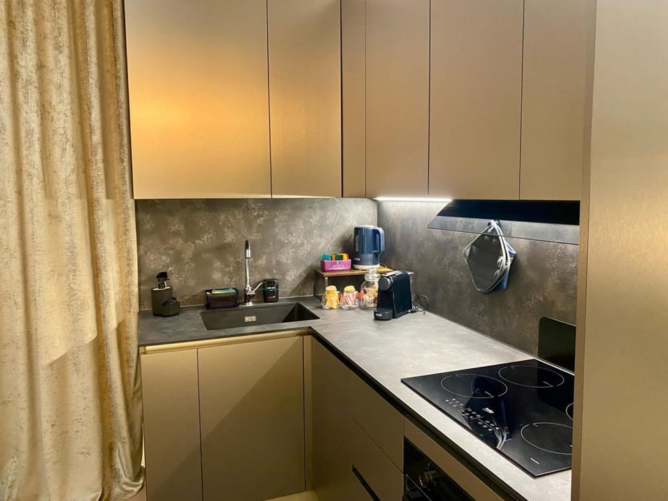 Coffee/tea facilities, Food and drinks, dishwasher, stove, kitchen