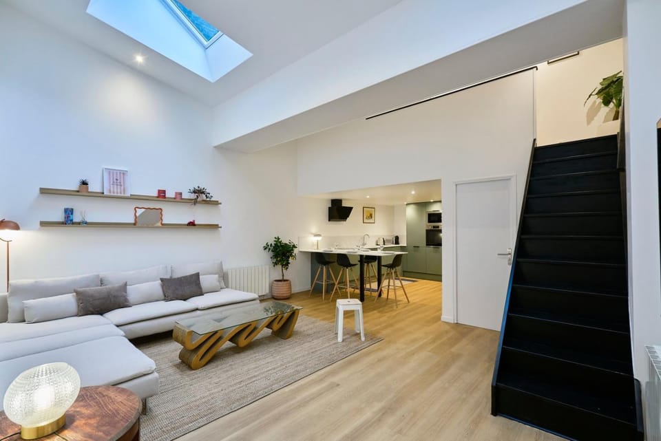Contemporary Duplex with Two Bedrooms in Old Lille Apartment in Lille
