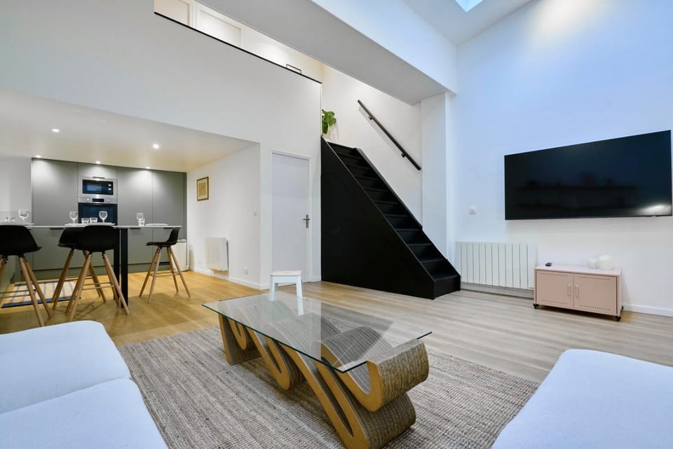 Contemporary Duplex with Two Bedrooms in Old Lille Apartment in Lille