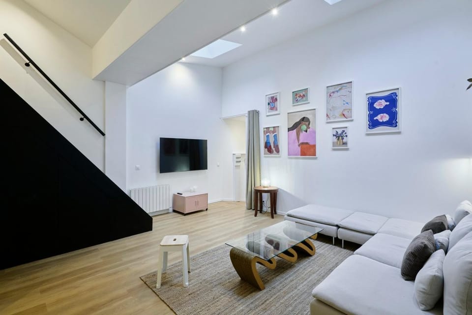 Contemporary Duplex with Two Bedrooms in Old Lille Apartment in Lille