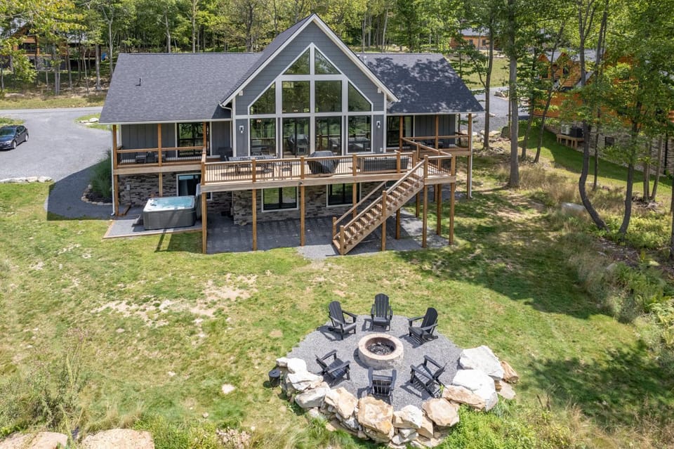 The Perfect Place by Railey Vacations House in McHenry