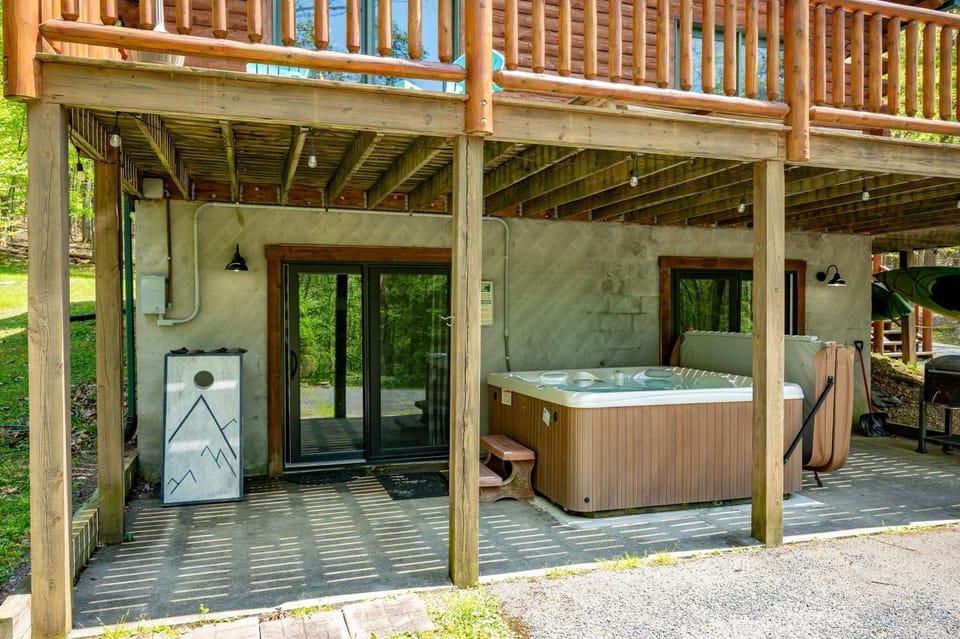 The O A Chalet by Railey Vacations House in Deep Creek Lake