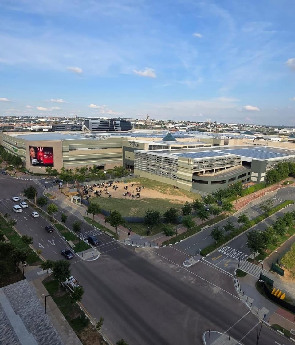 Serenity Escape at Ellipse Waterfall Apartment in Sandton