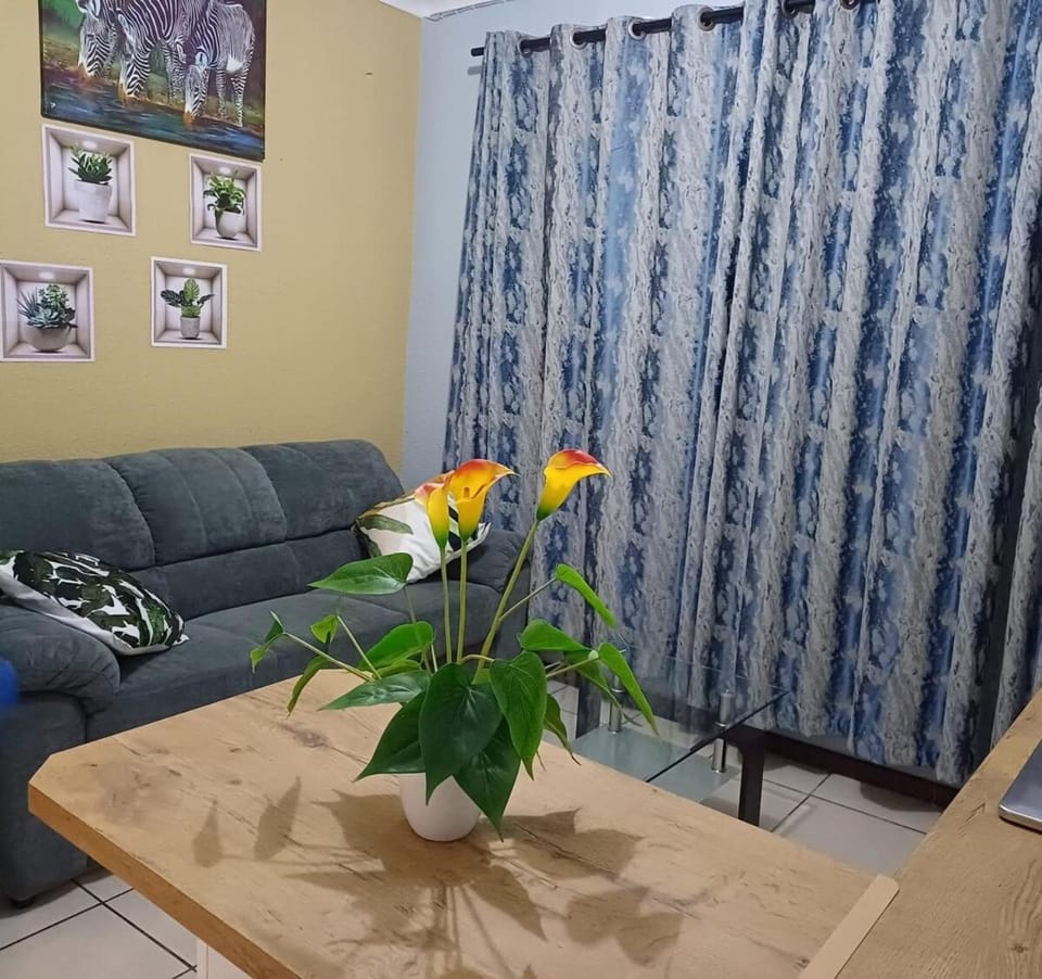 OakwayGuestSuit2 Private 1 Bed Kitchen Bath Aircon Apartment in Cape Town
