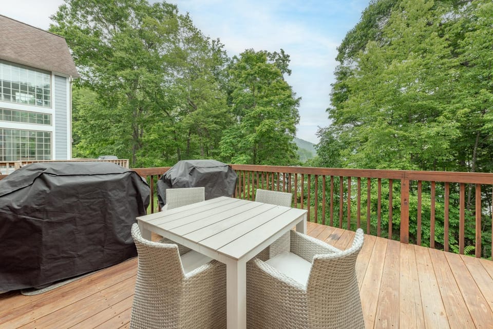 The Lakehouse by Railey Vacations House in Deep Creek Lake