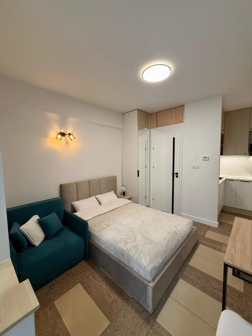 Modern studio Old Town Railway Station Apartment in Krakow