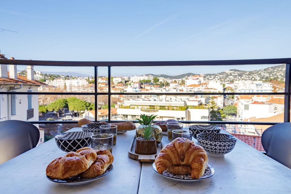 View (from property/room), Balcony/Terrace, Food and drinks, Dining area