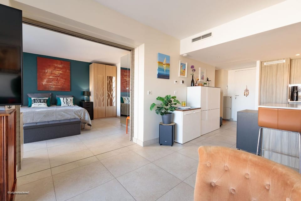 Kitchen or kitchenette, Living room, Bedroom
