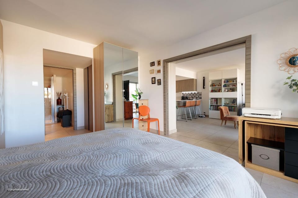 Bed, Bathroom, Living room, Bedroom