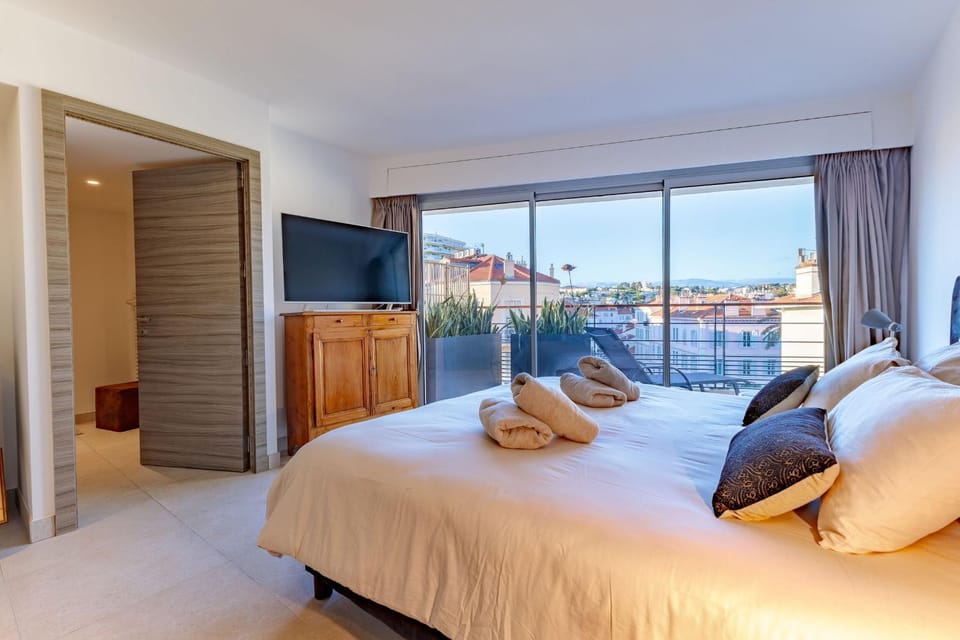 Bed, TV and multimedia, Balcony/Terrace, Bedroom, towels