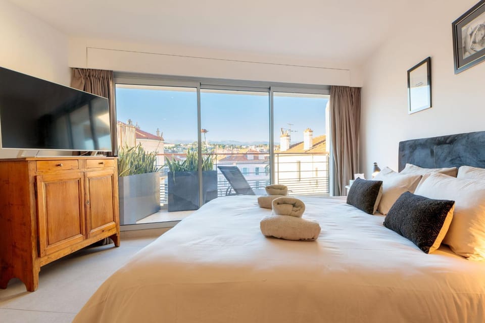 Bed, TV and multimedia, Balcony/Terrace, Bedroom