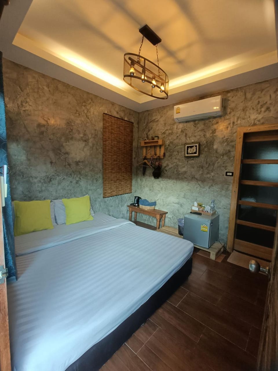เสม็ดทาวน์ Samed Town Hotel in Phe