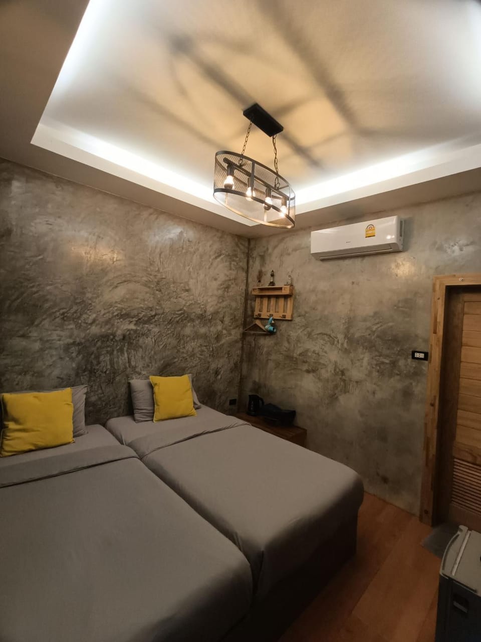 Photo of the whole room, Bedroom, air conditioner