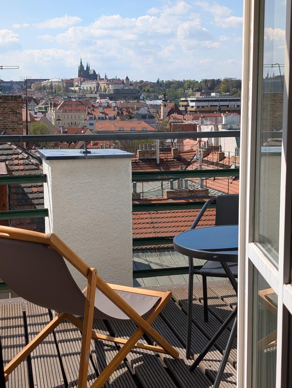 Facade/entrance, View (from property/room), Balcony/Terrace, Seating area, City view, Landmark view