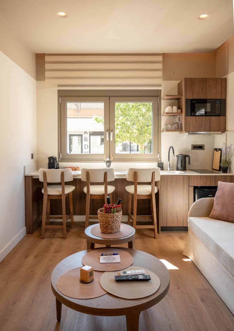 Kitchen or kitchenette, Seating area