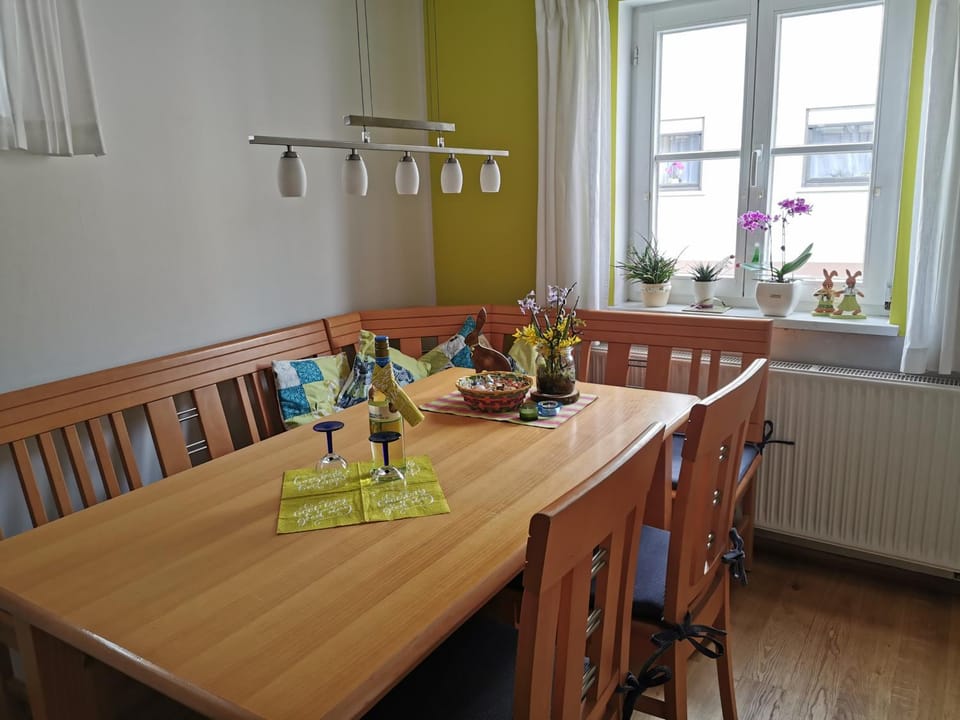 Seating area, Dining area