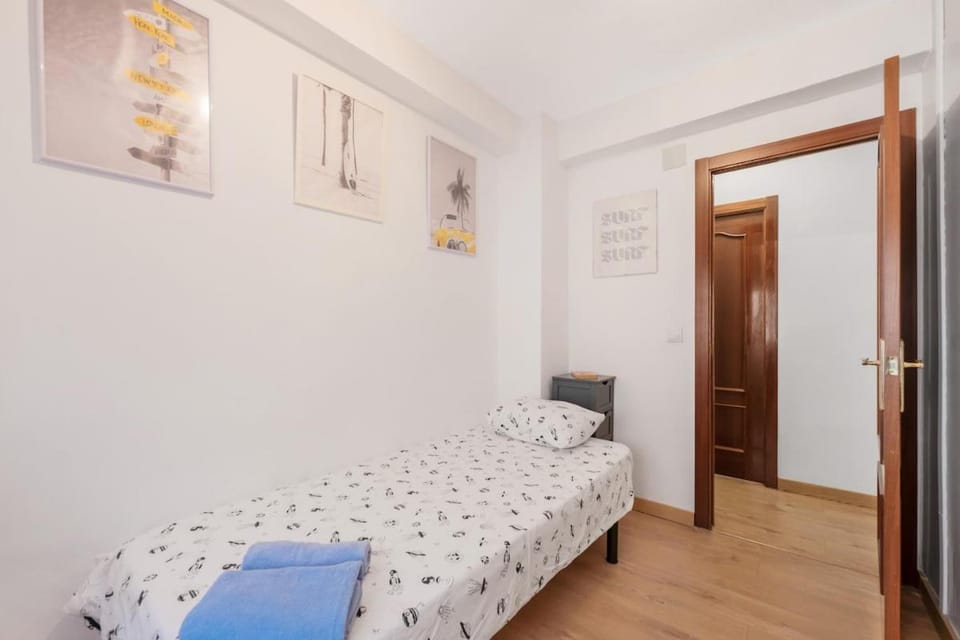 Bright & Spacious Apartment Near the Beach Apartment in Malaga