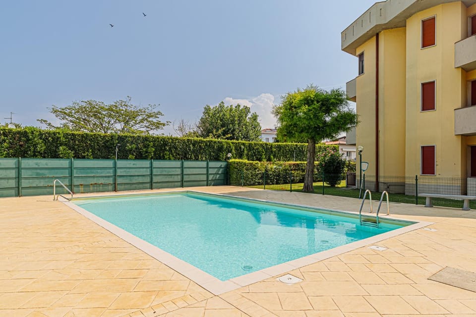 Lake & Pool - Sirmione and Peschiera del Garda Apartment in Peschiera del Garda