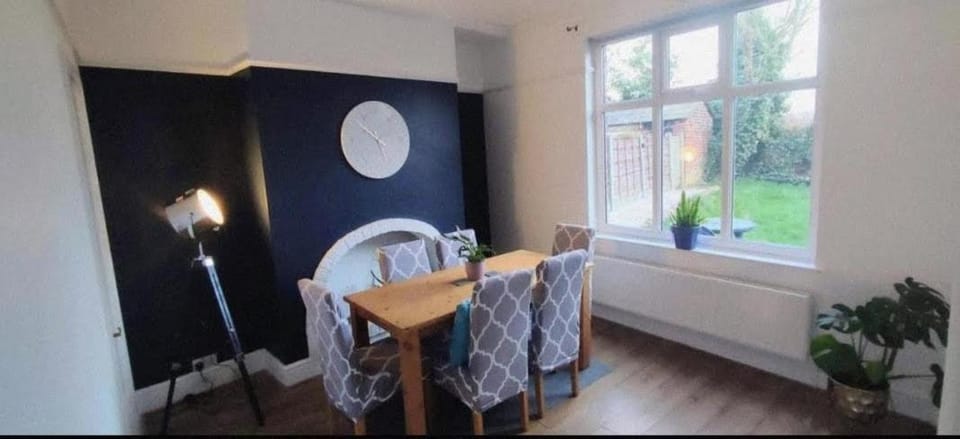 Photo of the whole room, Seating area