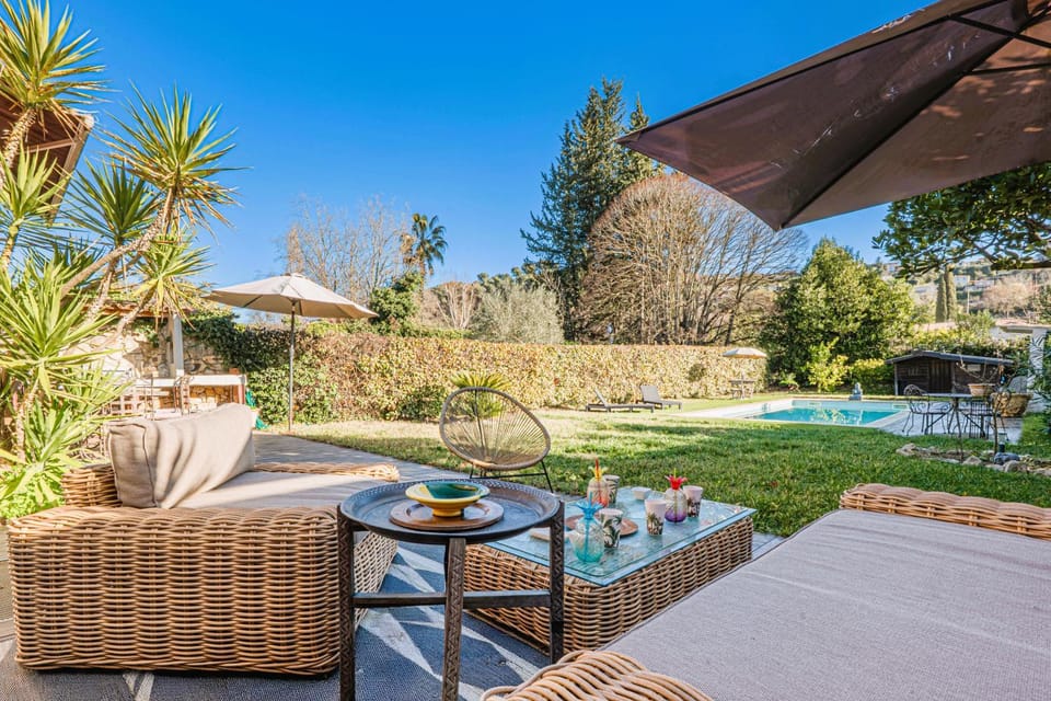Patio, Day, Natural landscape, Summer, Garden, Balcony/Terrace, Dining area, Garden view, Pool view, Swimming pool, internet, sunbed