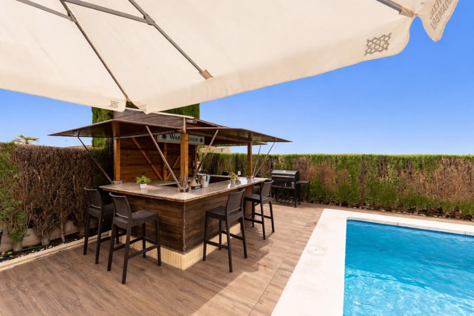 Off site, BBQ facilities, Swimming pool
