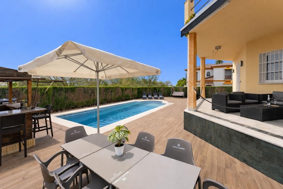 Off site, BBQ facilities, Swimming pool