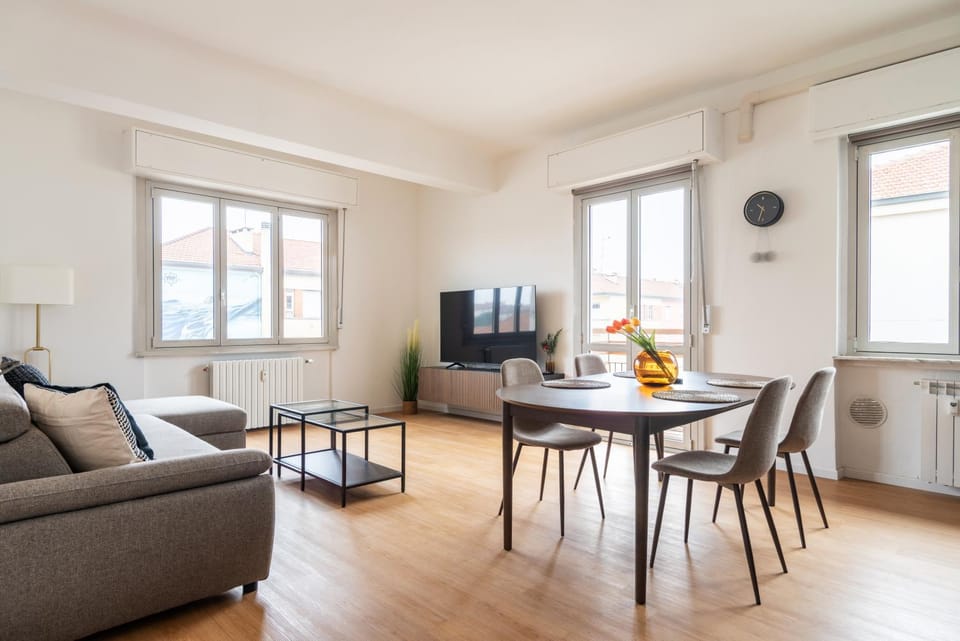 TV and multimedia, Living room, Dining area