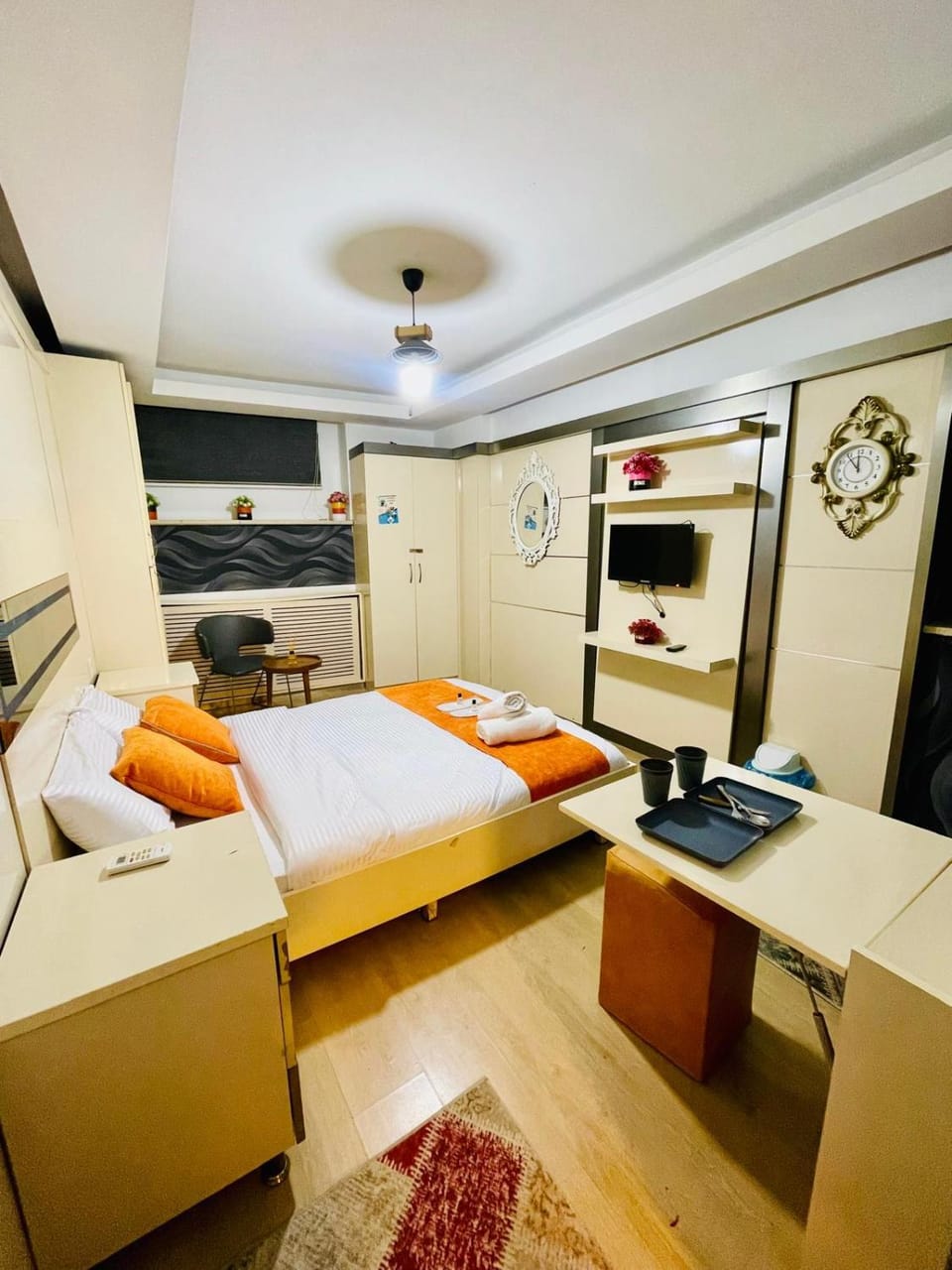 Bed, Kitchen or kitchenette, Photo of the whole room, Bedroom, wardrobe