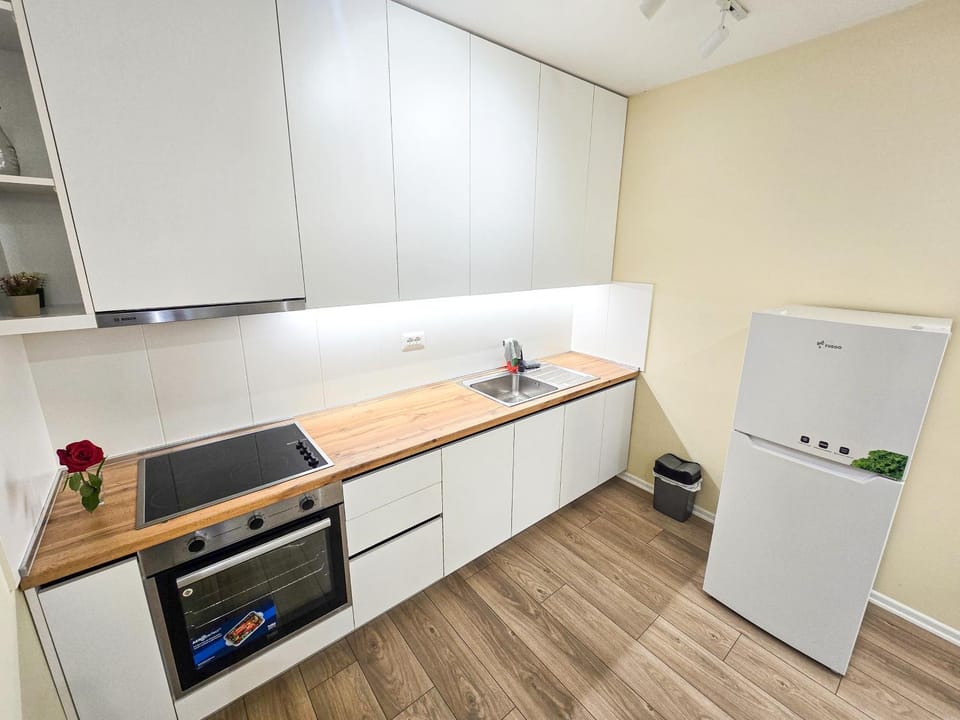 Kitchen or kitchenette, oven, stove