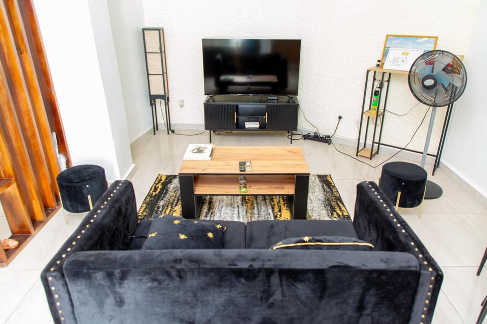 Communal lounge/ TV room, TV and multimedia, Living room, Seating area
