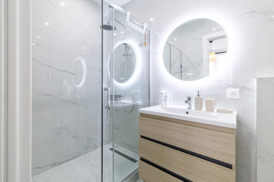 Elegant 2 Bedroom 2 min walk to Monaco Apartment in Avenue du Carnier