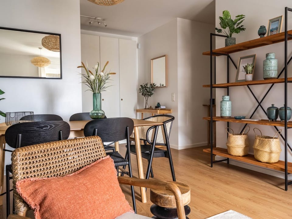 Living room, Dining area