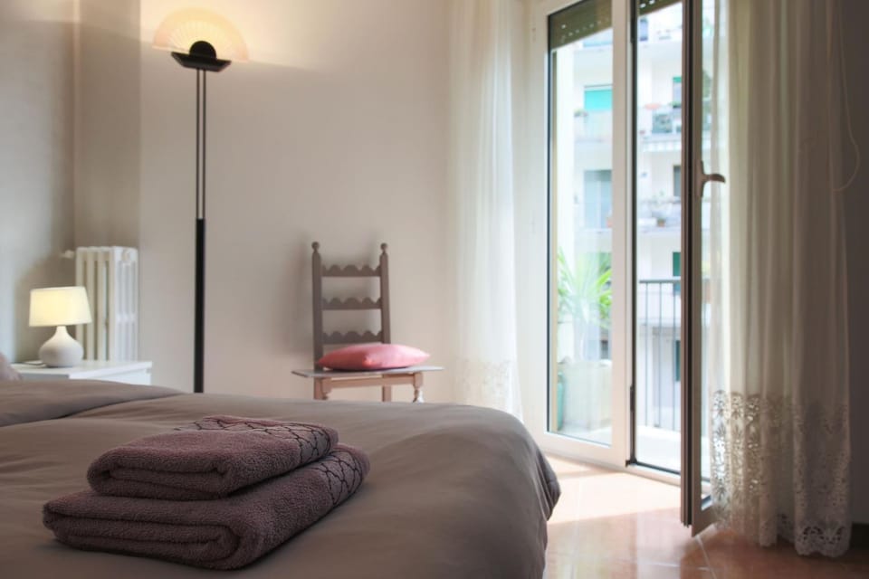 Bedroom, towels