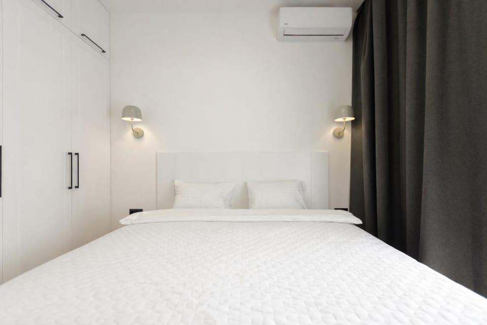 Bed, Bedroom, wardrobe, air conditioner