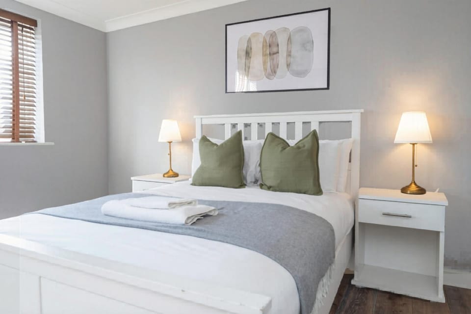 Bed, Photo of the whole room, towels
