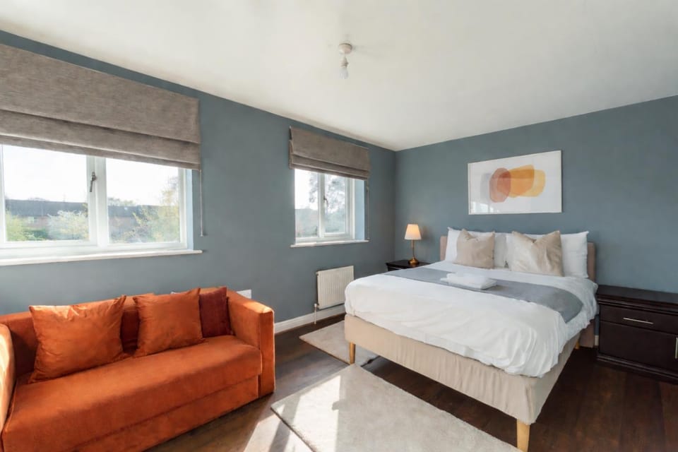Bed, Living room, Photo of the whole room