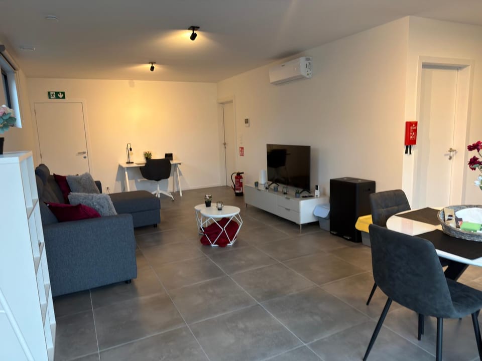 Living room, Seating area, air conditioner