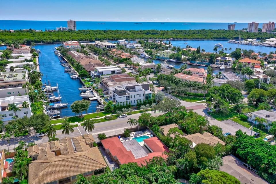 Waterfront Unit #3 20 Min Walk to Beach and Shops Apartment in Fort Lauderdale
