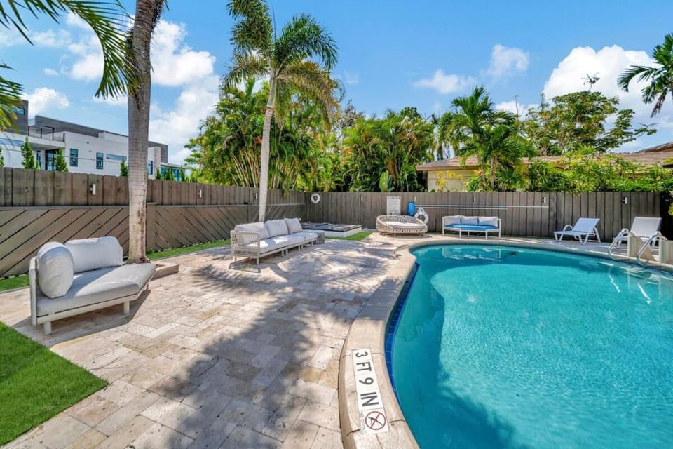 Waterfront Unit #3 20 Min Walk to Beach and Shops Apartment in Fort Lauderdale